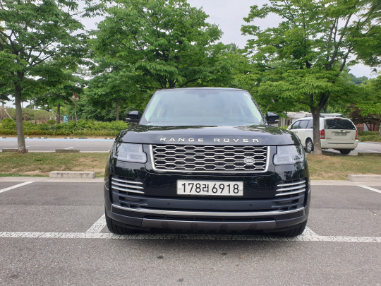 랜드로버 레인지로버 LWB.<장우진 기자>